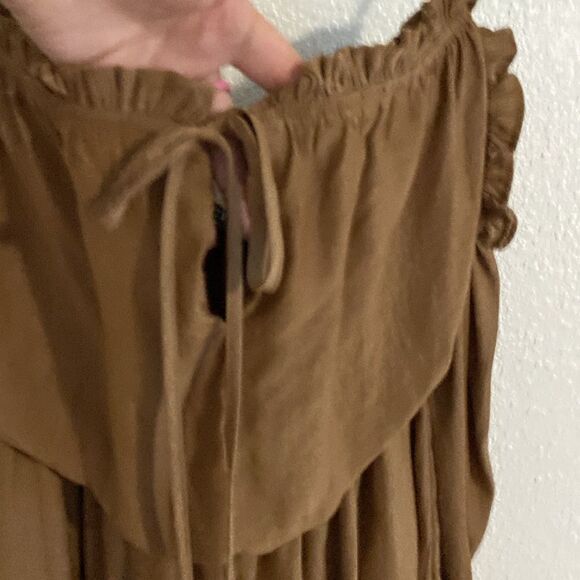 VICI- Tan off the shoulder romper- Size Small - Picture 4 of 11